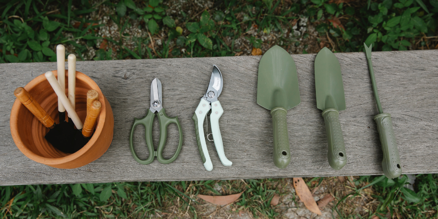Blog_GardenToolOrganization_900x450