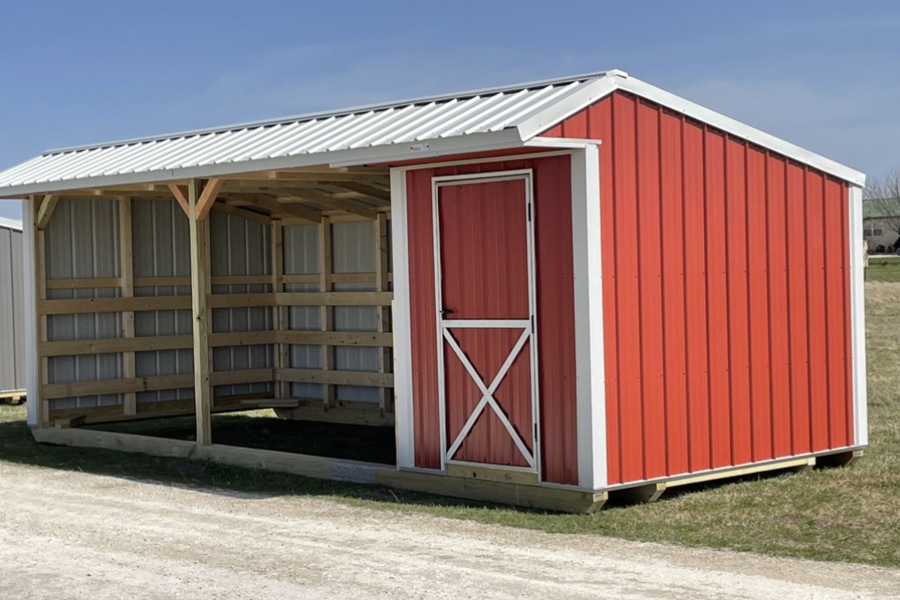 Gallery_Run-inShedwithTackRoom_1012_900x600