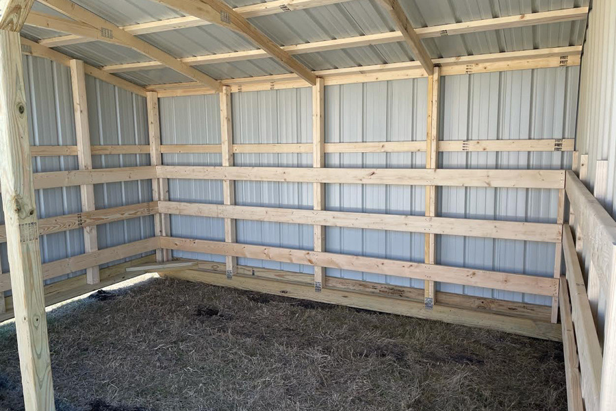 Gallery_Run-inShedwithTackRoom_RunShedWithTack_900x600