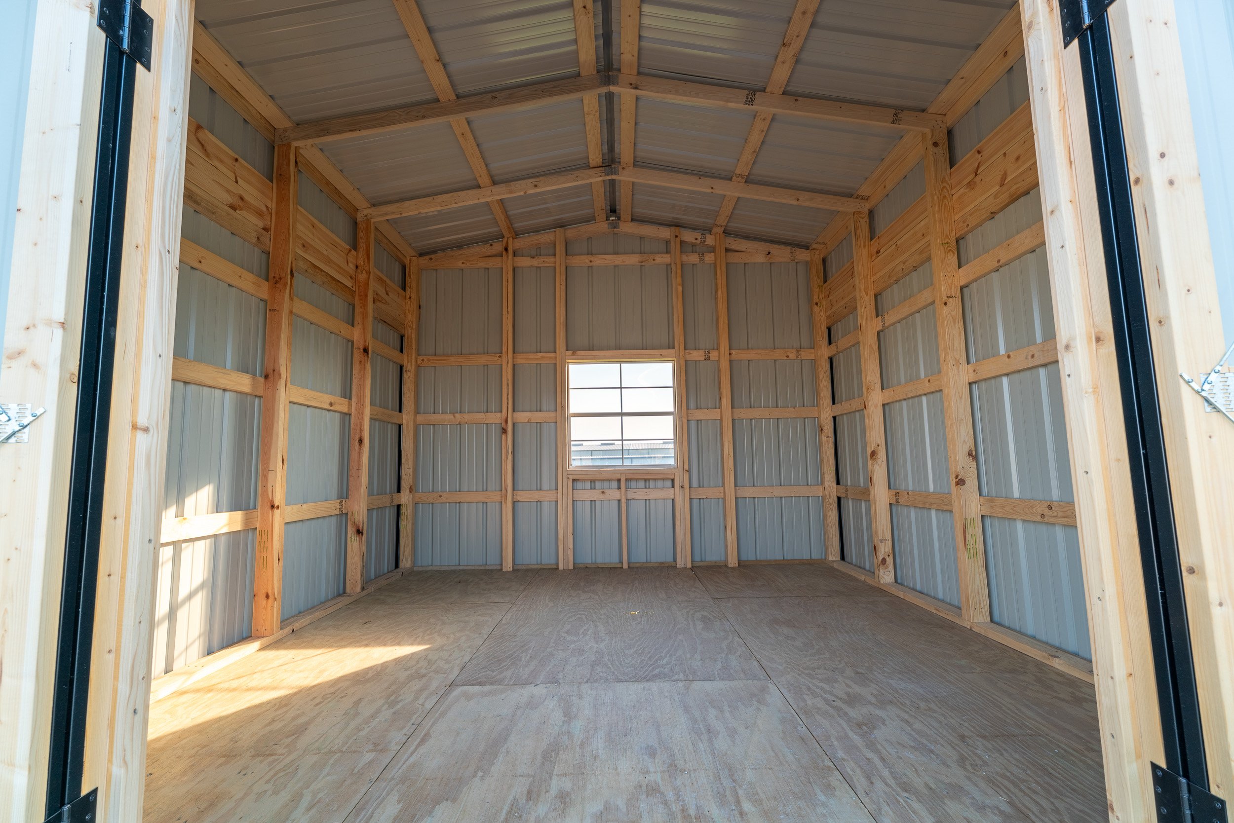 horse-run-in-shed-texas-06