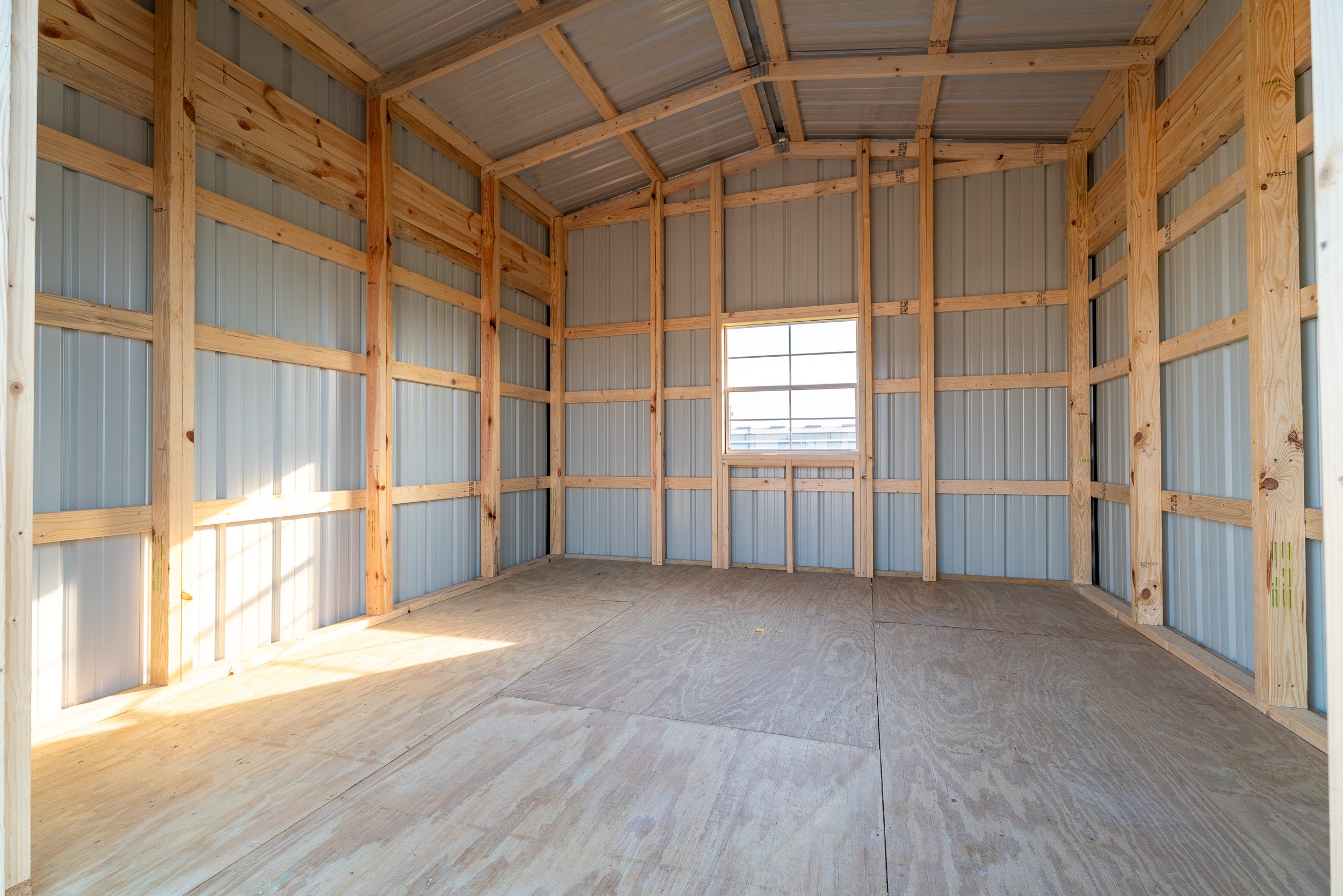 horse-run-in-shed-texas-07