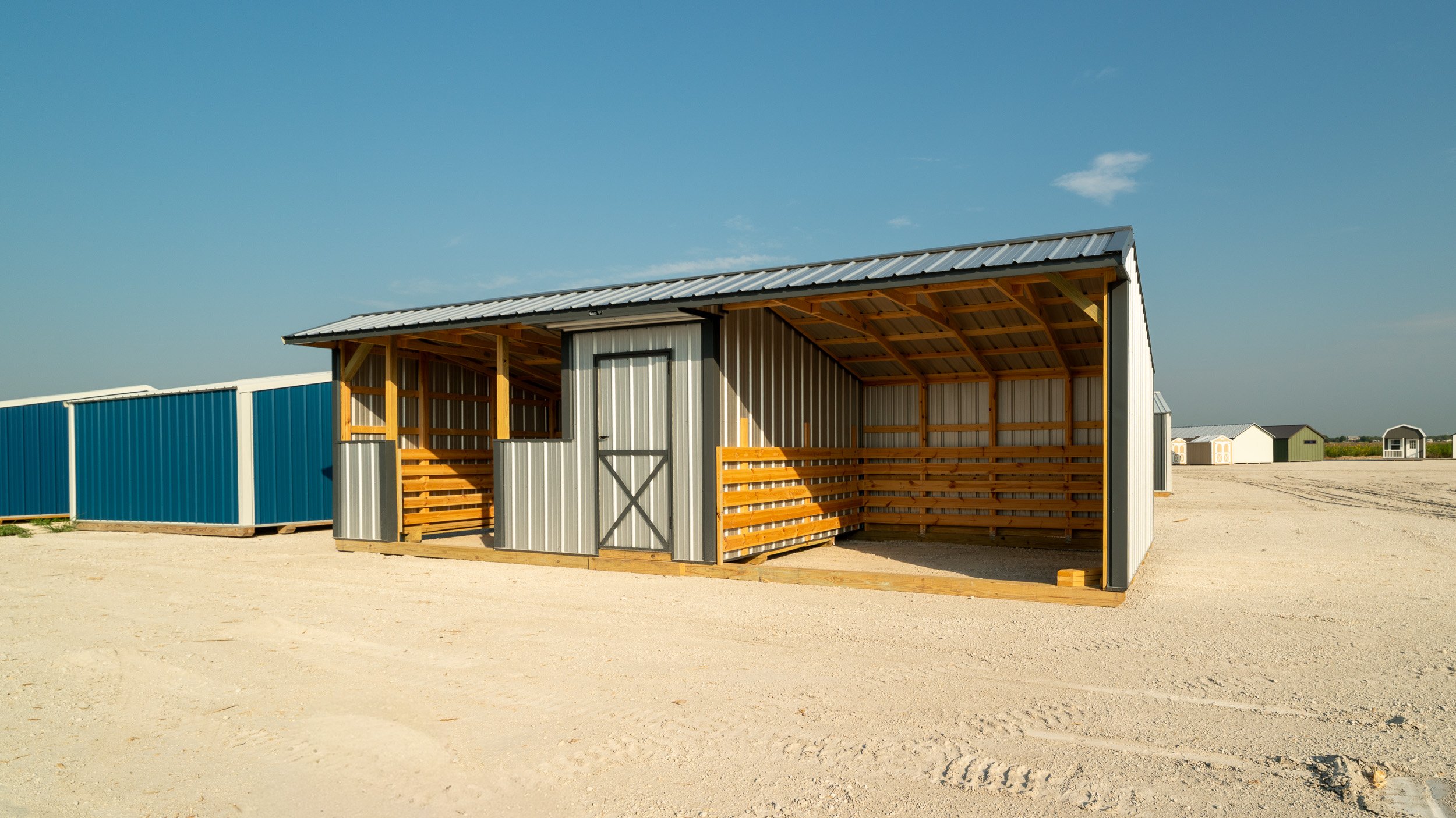 horse-run-in-shed-texas-08