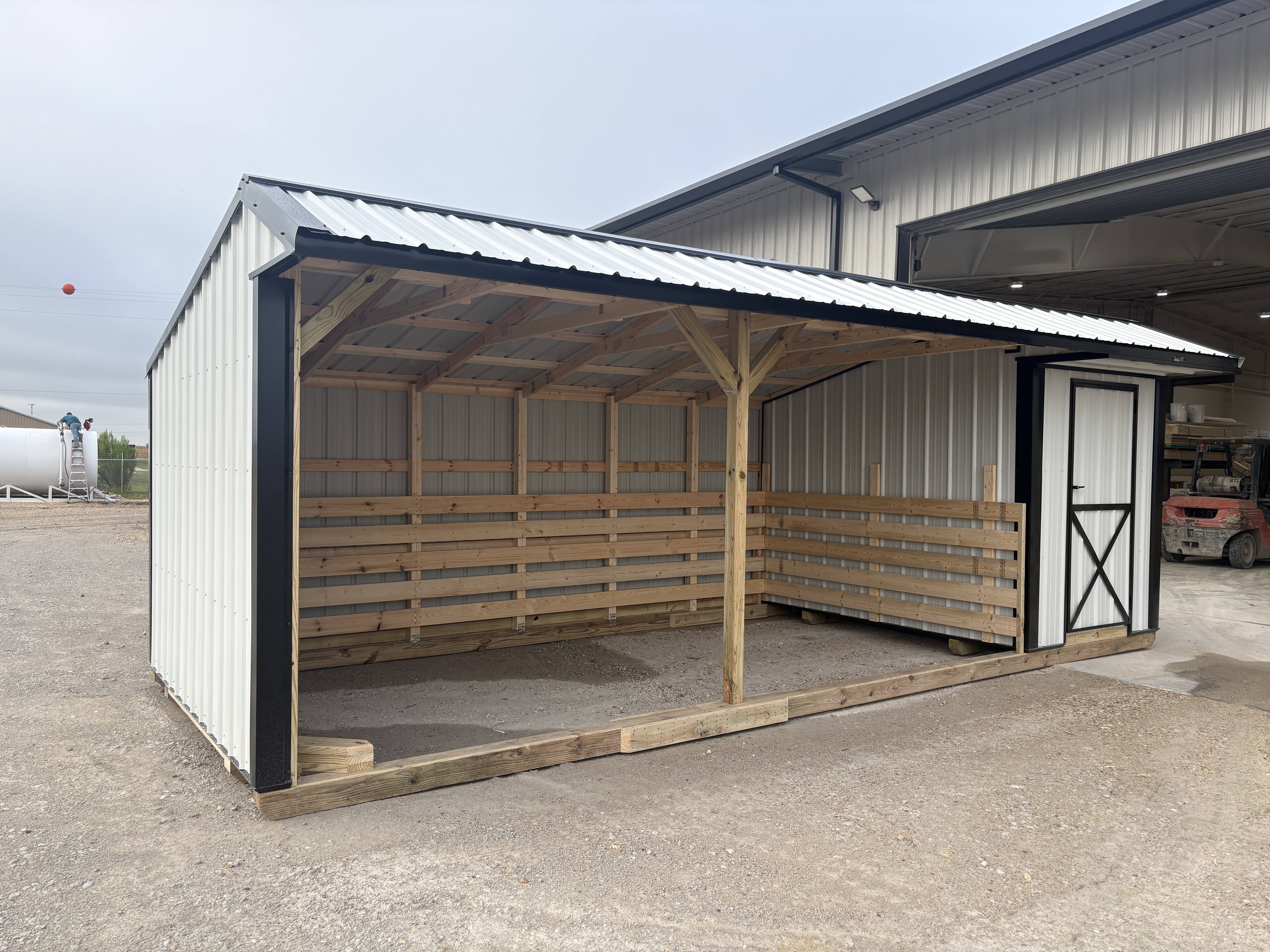 10x24 Metal Run-in Shed w/Tack Room #8046