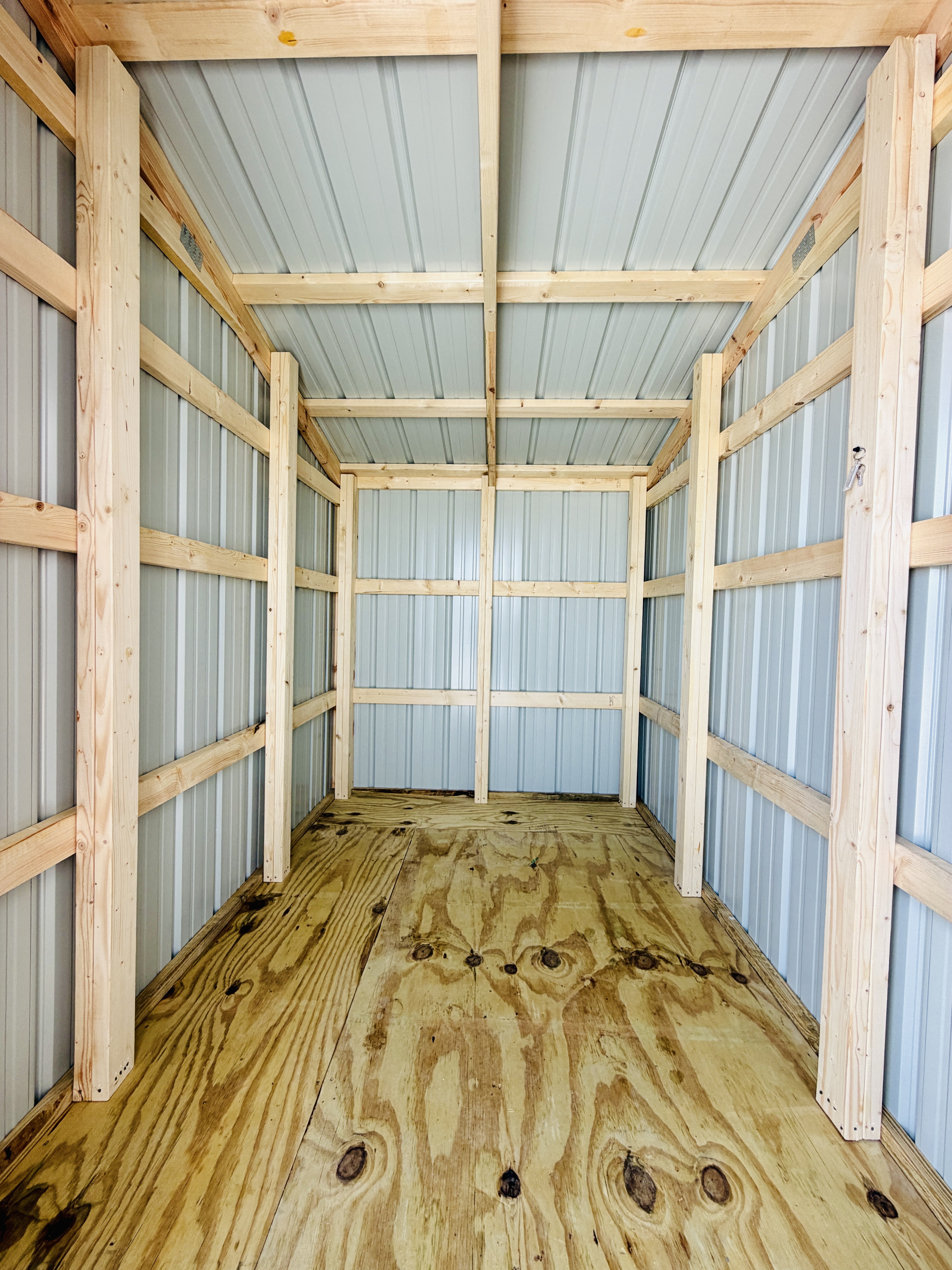 10x16 Metal Run-in Shed w/Tack Room #8383