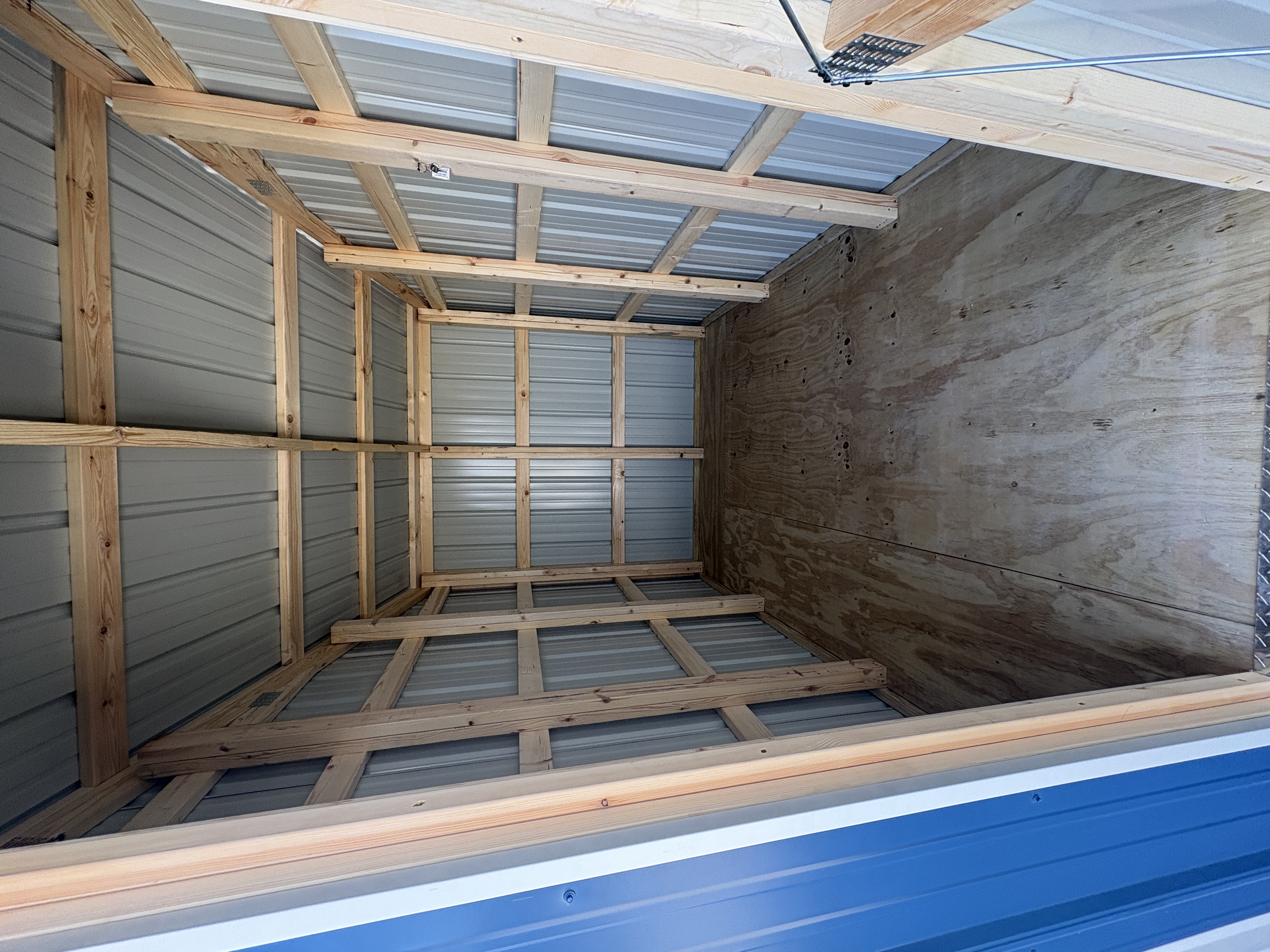 10x20 Metal Run-In Shed w/Tack Room #8384