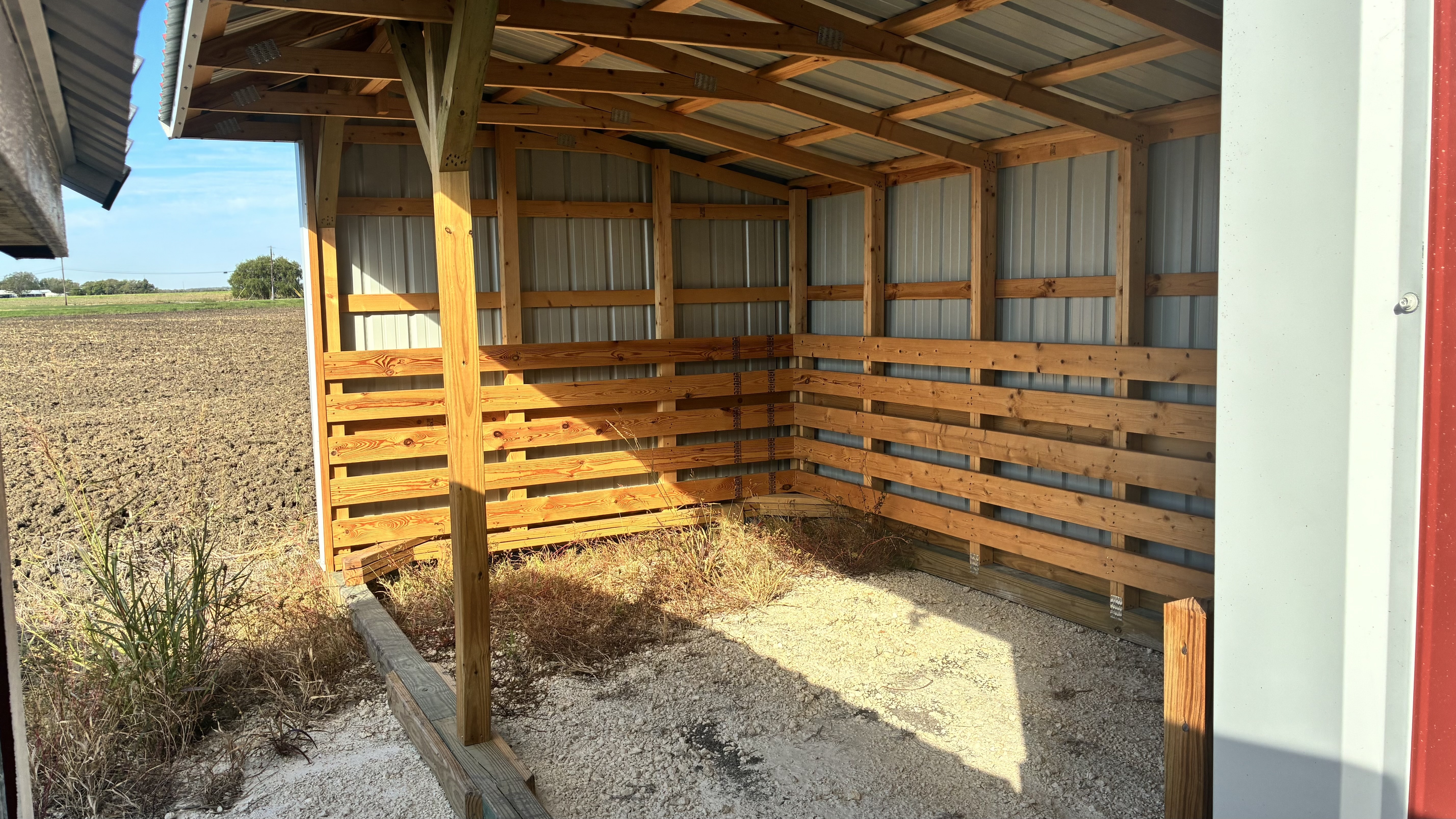 10x24 Metal Run-In w/ Tack #8386