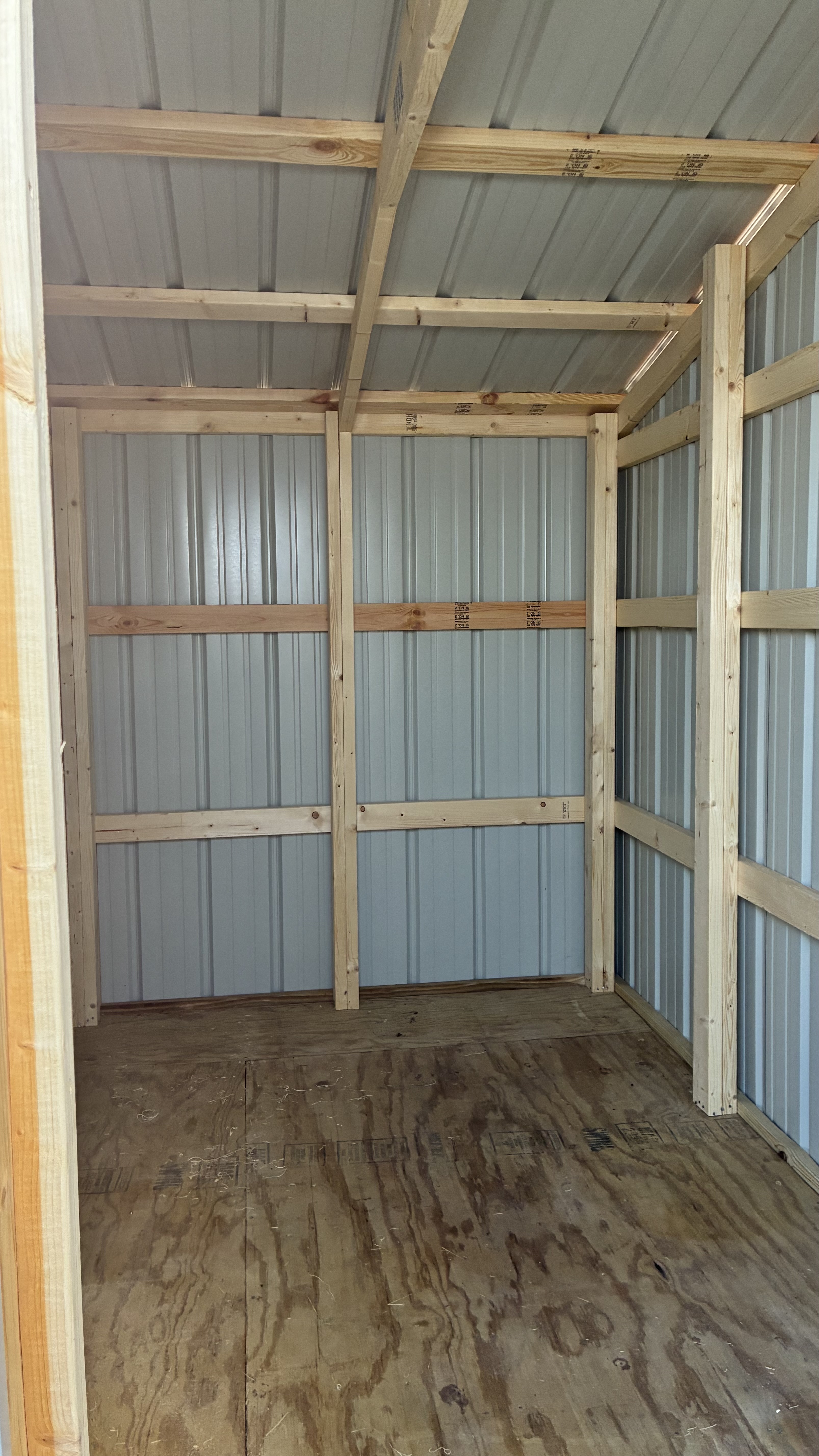 10x24 Metal Run-In w/ Tack #8386
